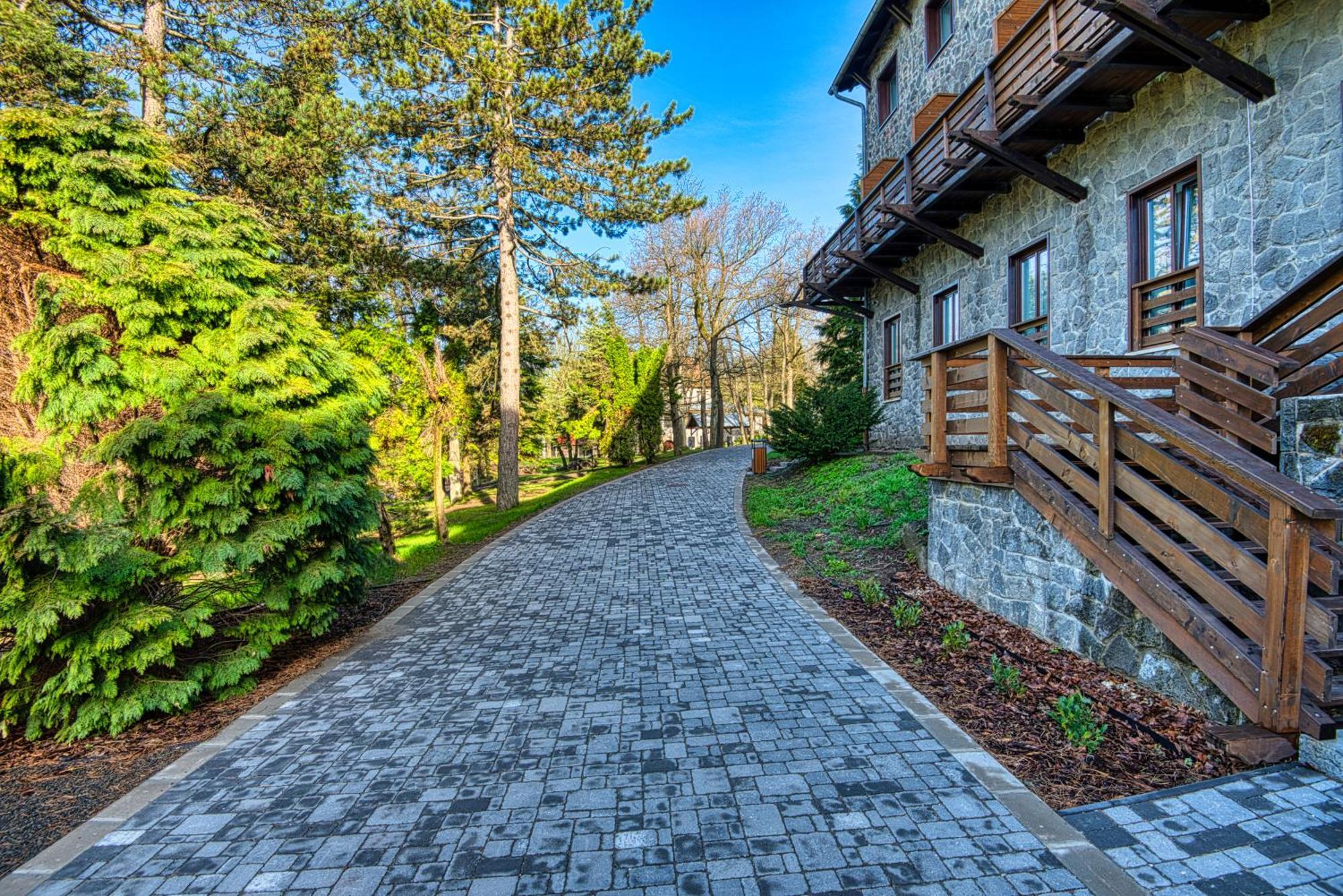 Cardoner Hotel Es Konferenciakoezpont Dobogoko Exterior foto